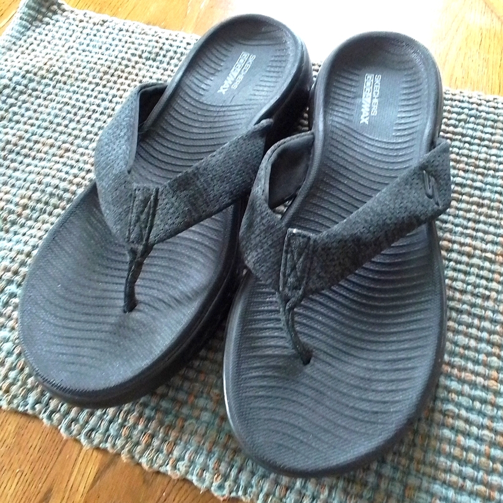 Heathered Black Skechers Sandals